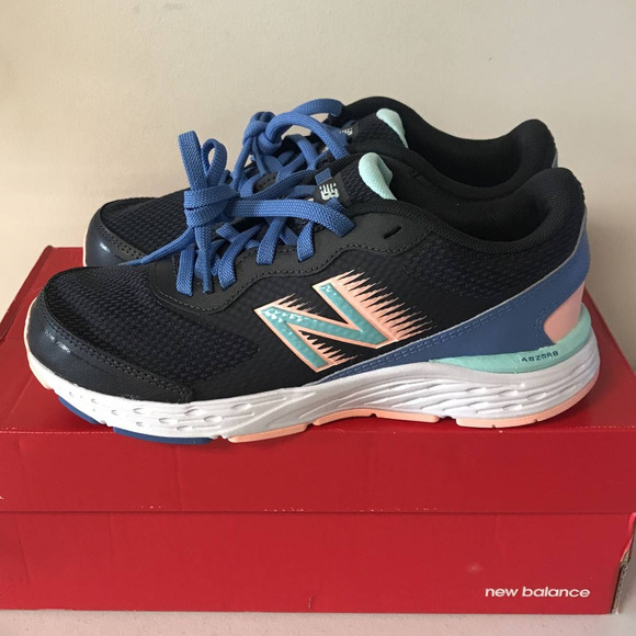 New Balance Kids Size 5 680 V6 Lace-up Running Shoe - Picture 4 of 8